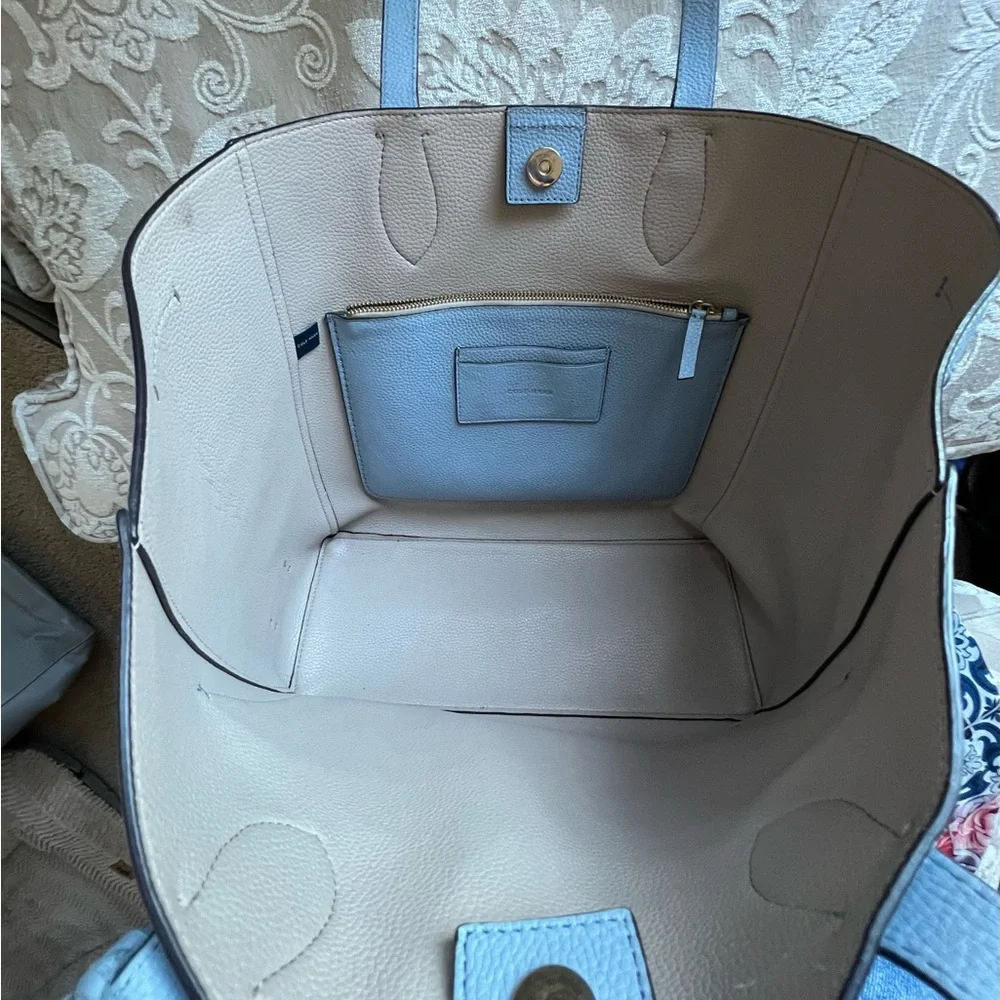 Elegant Blue Leather Tote Bag - Picture 4 of 13